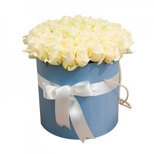 Белые розы 51 шт в подарочной коробке!